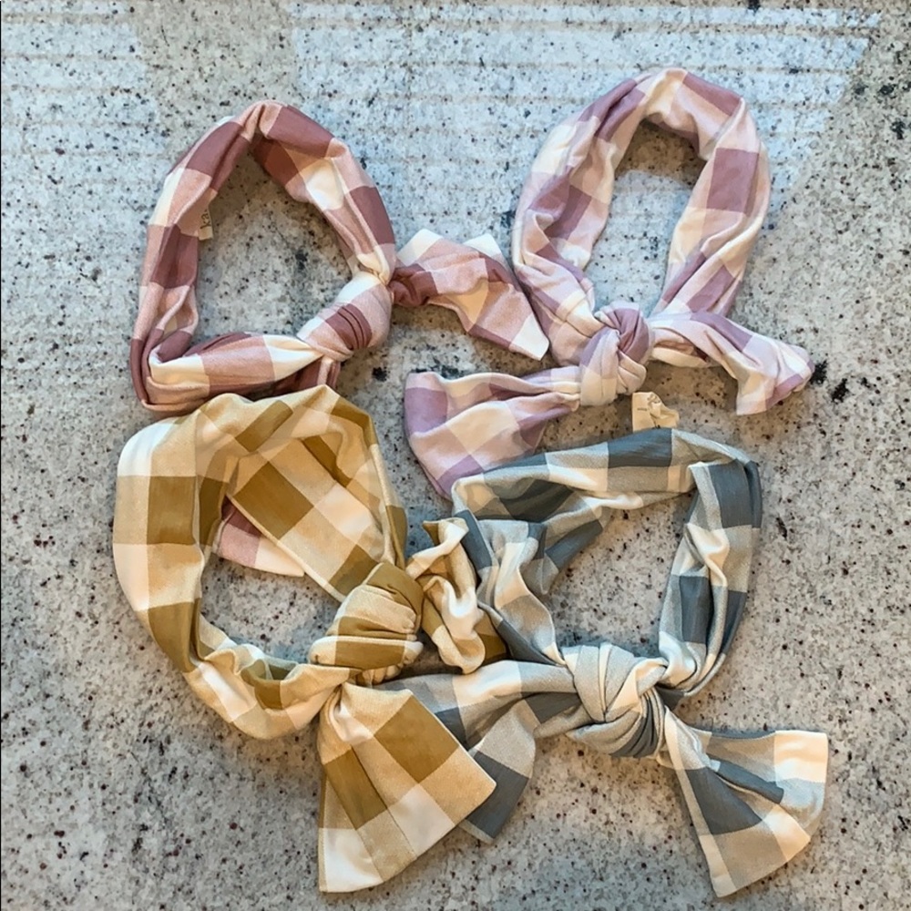 Kate Quinn hair bows